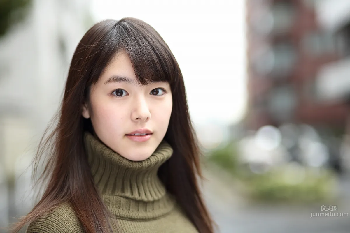 Erika Karata - Fresh and Eye-Catching Street Snap photo 3