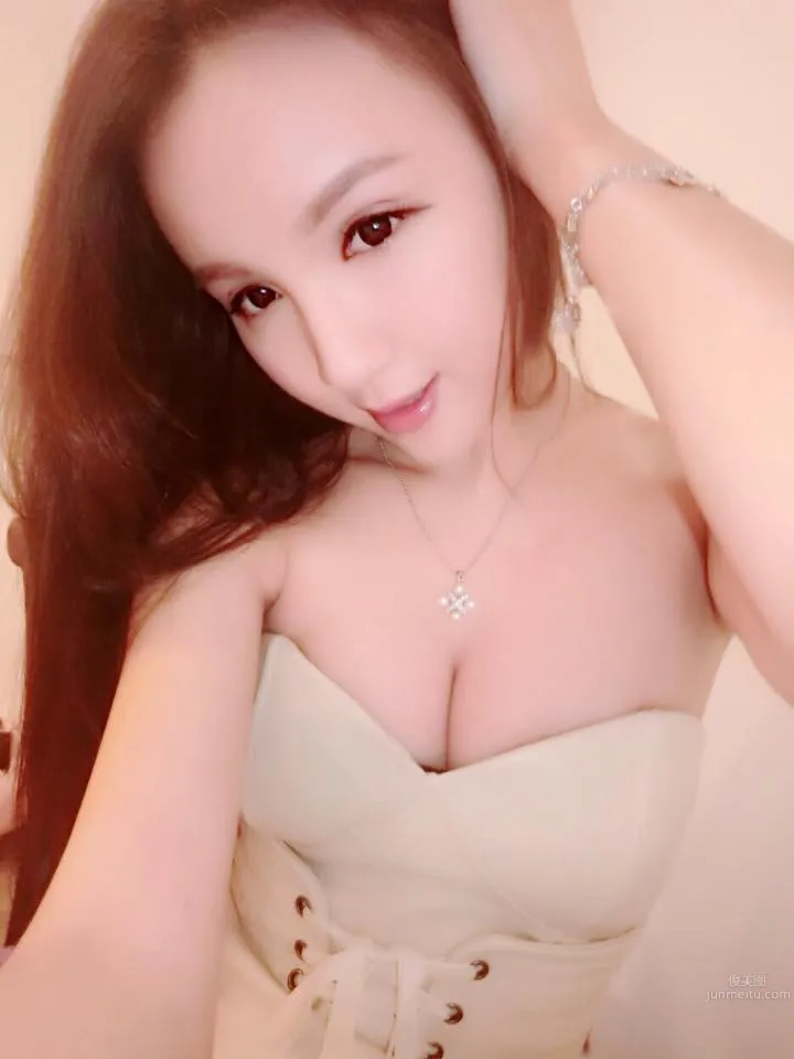Yuyu Wei - This Figure, This Face, Completely Seductive photo 15
