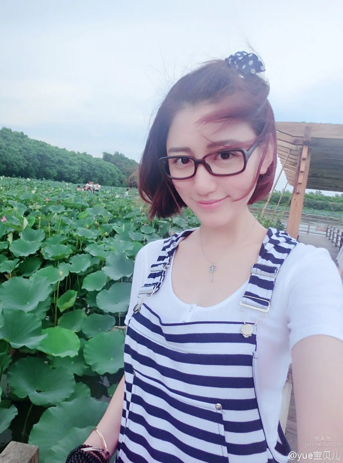 yue Bao Bei Er (Wang Yue) - Fresh Short Hair Eye-Catching Photos photo 9