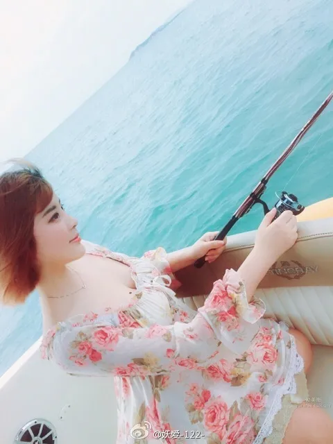 Yao Aiai, Open-Chest Top, Beauty with Mole and Big Breasts photo 5