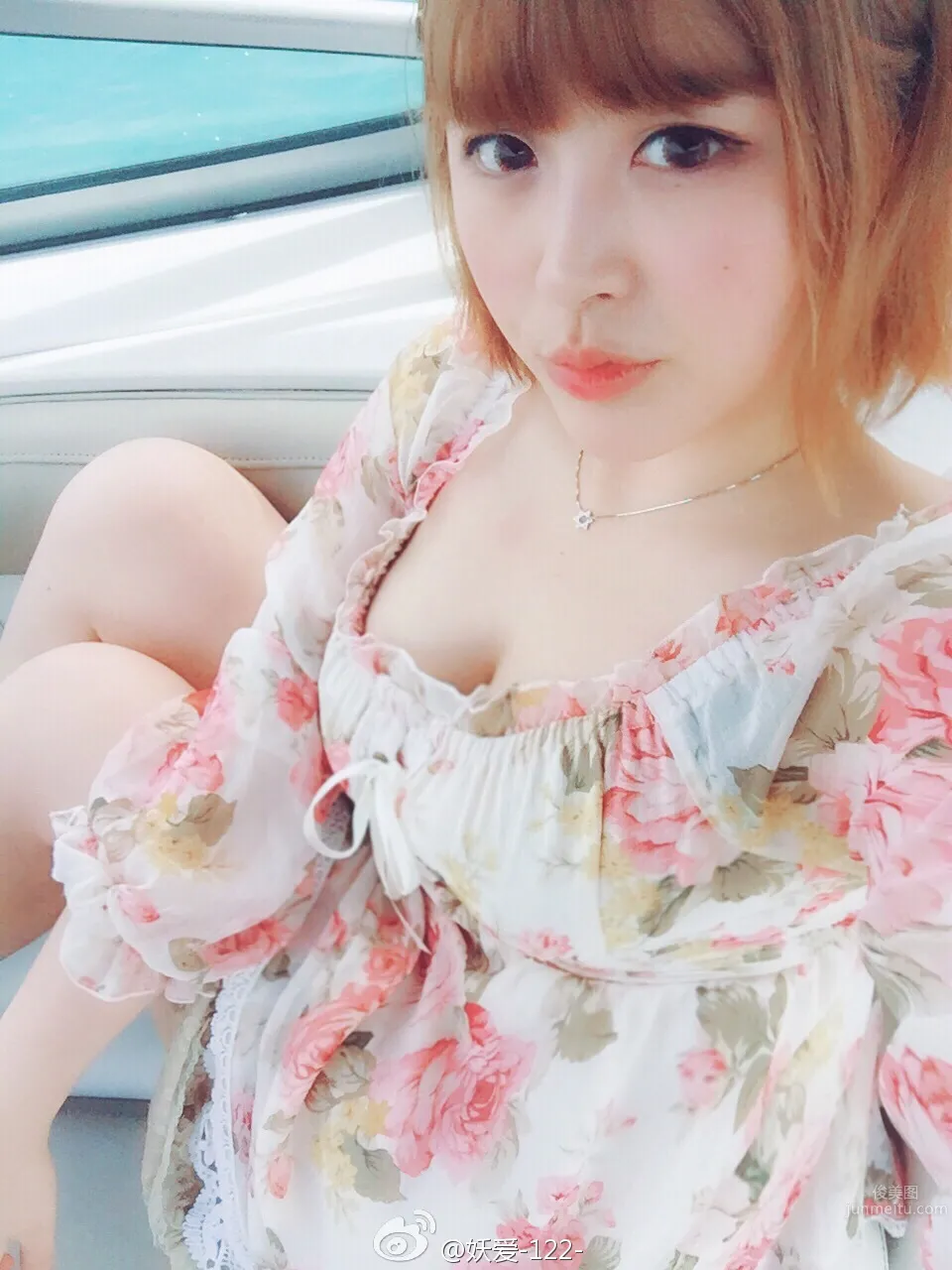 Yao Aiai, Open-Chest Top, Beauty with Mole and Big Breasts photo 1