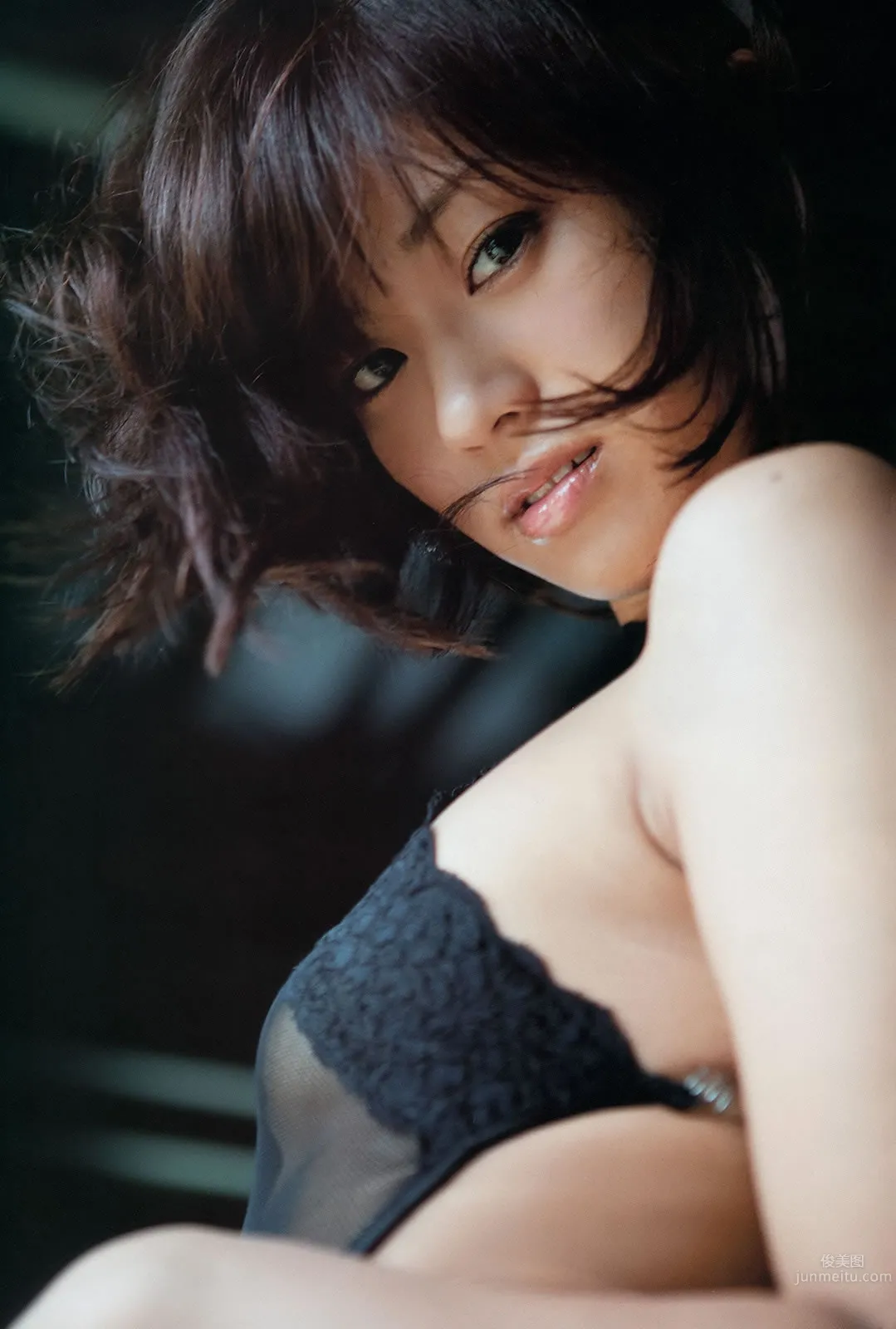 [Weekly Big Comic Spirits] 2015 No.01-05 安枝瞳 渡辺美優紀 小嶋陽菜_16