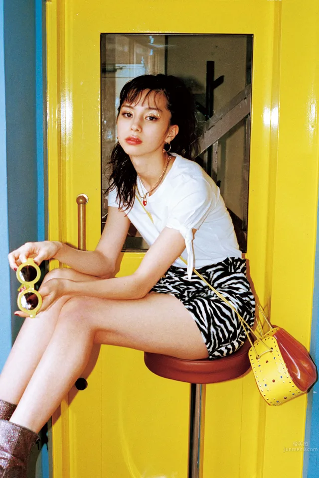Ayami Nakajo - A Cute and Cool Mixed-Race Beautiful Girl photo 11