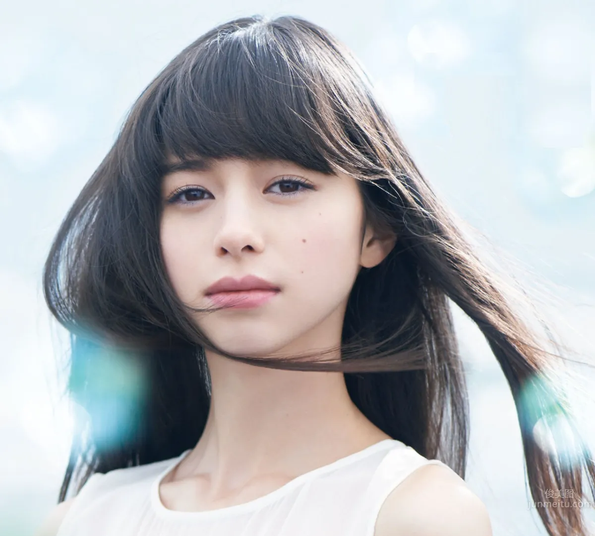Ayami Nakajo - A Cute and Cool Mixed-Race Beautiful Girl photo 15