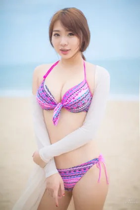 哈妮HaaNi- 比基尼誘惑與極品Cosplay
