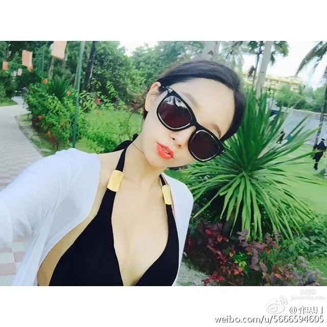 Yi Siyue - Super Eye-Catching Weibo Private Shoot photo 31