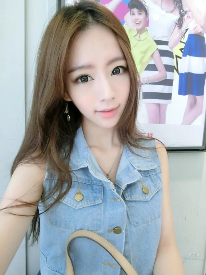 Zhou Yingxin, Cute and Sweet Outdoor Photo Model photo 6