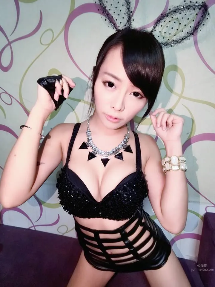 Wu Yixuan (Wu Yahui) - The Douyu Taiwan Server Female Streamer with a Great Figure photo 16