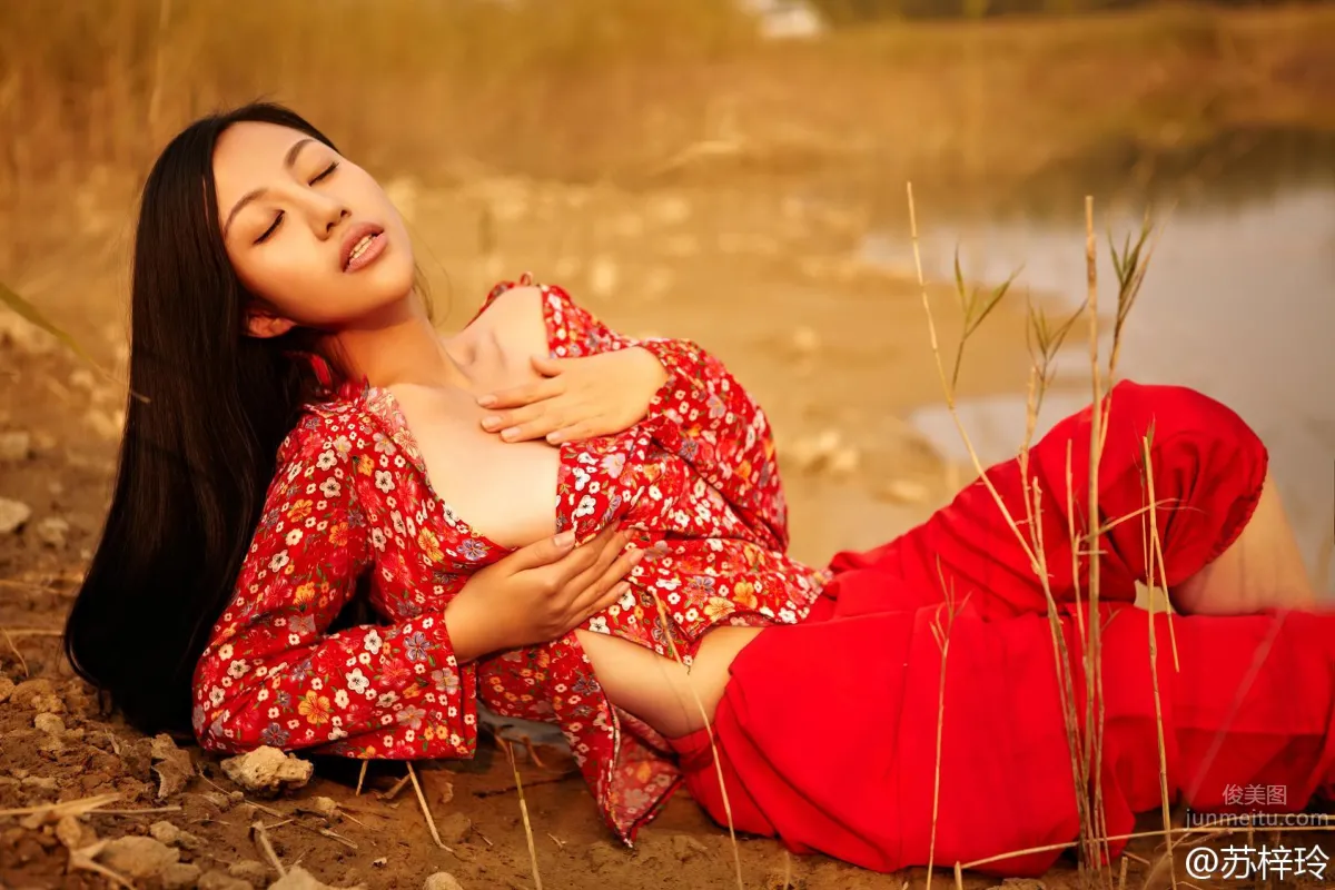 苏梓玲- 概念版静态写真《丰乳肥臀》_40