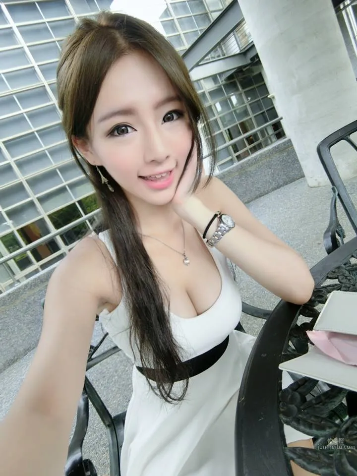 Zhou Yingxin, Cute and Sweet Outdoor Photo Model photo 5