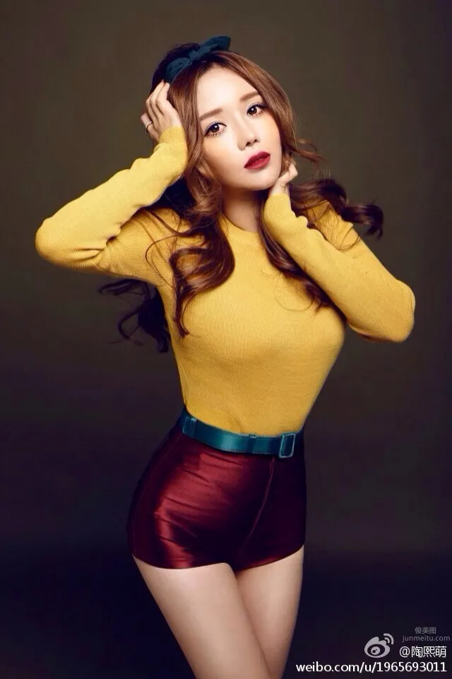 白熙萌Kitty- 北外校花魔鬼身材魅惑写真_18