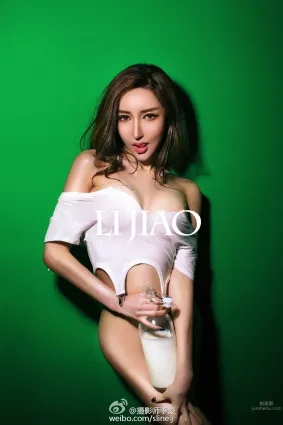 王瑞兒- 軍服妖娆魅惑寫真