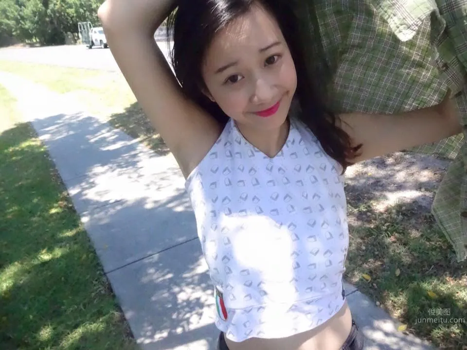 Zhang Wenting - The Busty Girl Who Went Viral on Beauty Boards Is So Fierce photo 11