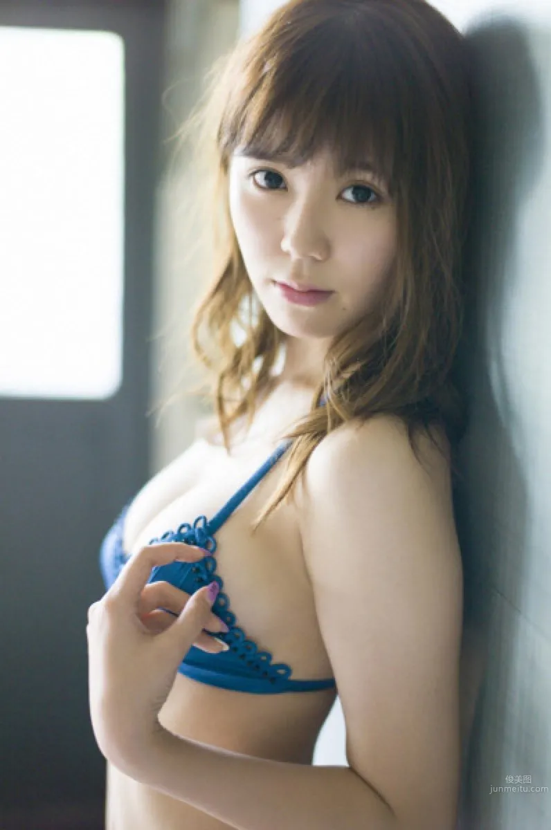 金子栞- 拥有F杯好身材的超人气美少女偶像_12