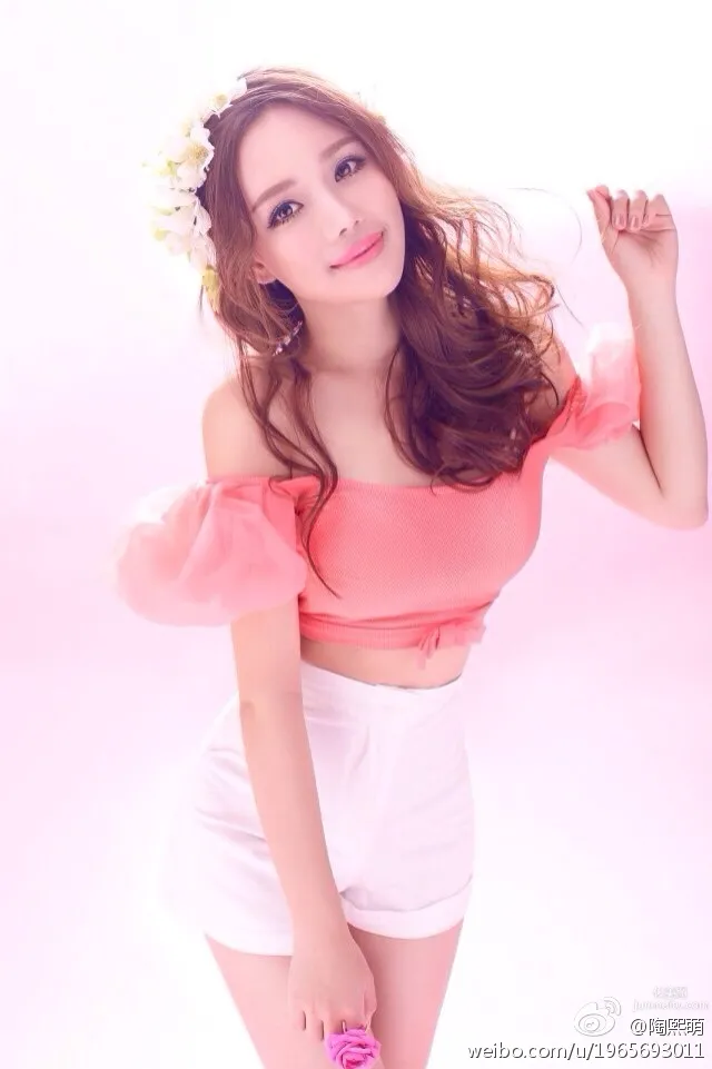 白熙萌Kitty- 北外校花魔鬼身材魅惑写真_13