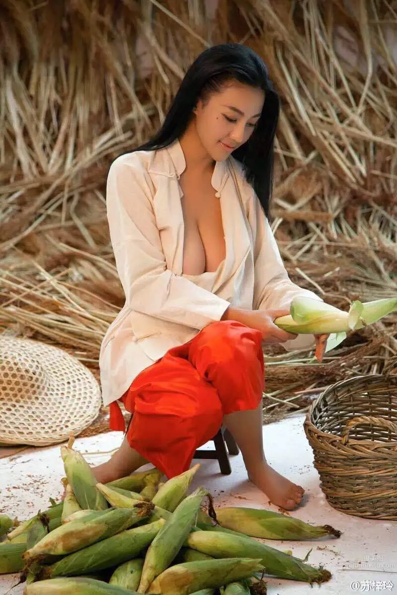 苏梓玲- 概念版静态写真《丰乳肥臀》_6