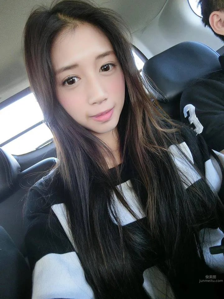 Cai Cai (Lin Yiting) - Super Long Cleavage Line Amazes photo 14