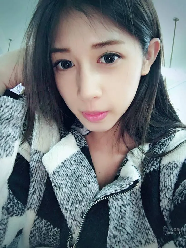 Cai Cai (Lin Yiting) - Super Long Cleavage Line Amazes photo 13