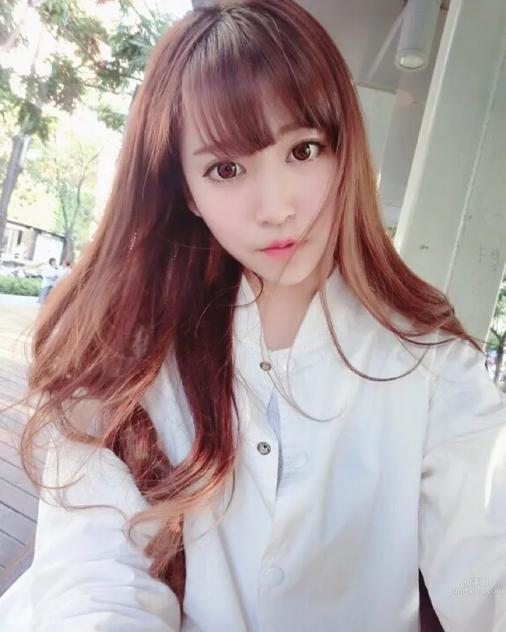 Min Min - Super Cute Big-Eyed McDonald's Long-Legged Store Beauty photo 5