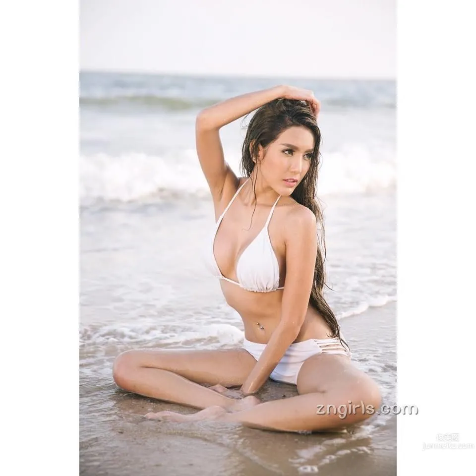 Freya Khunanya - Beach Long Legs Bikini Sister photo 10