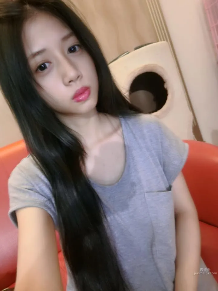 Cai Cai (Lin Yiting) - Super Long Cleavage Line Amazes photo 5