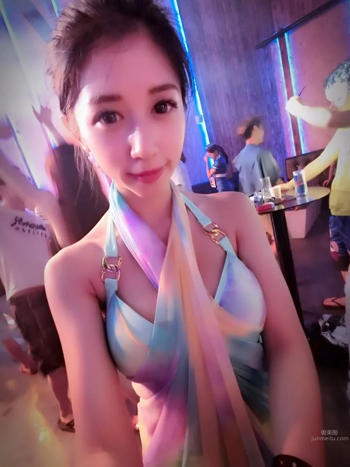 Cai Cai (Lin Yiting) - Super Long Cleavage Line Amazes photo 21