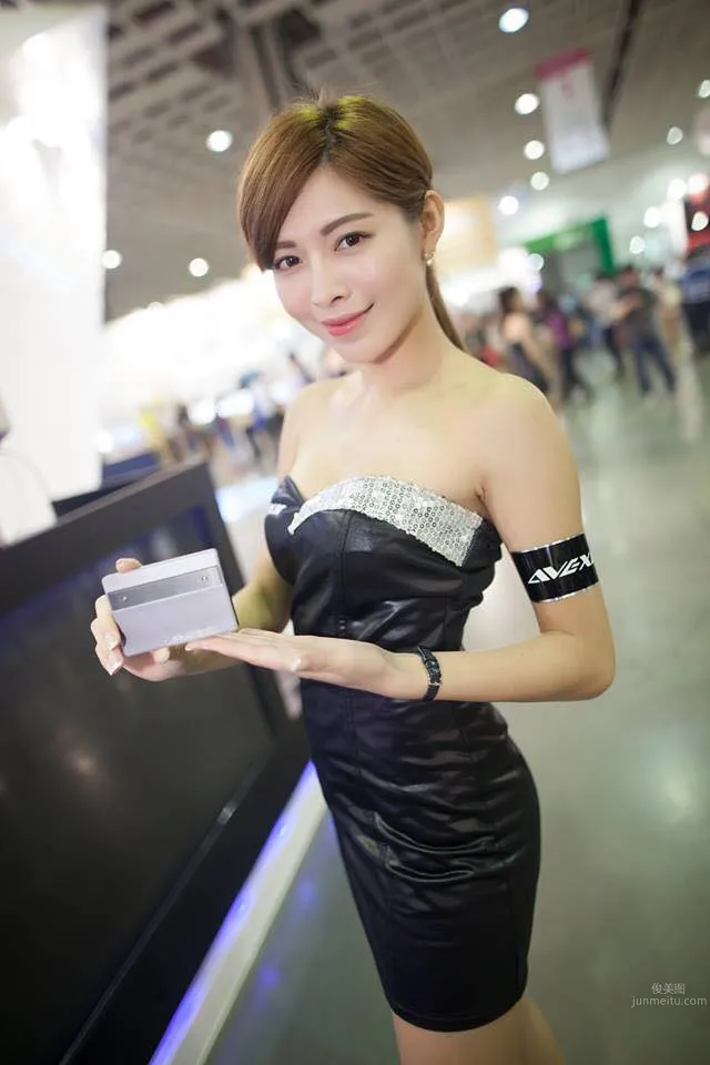 Candy Liao, Sweet Ice Beauty Who Loves Riding Heavy Motorcycles photo 9