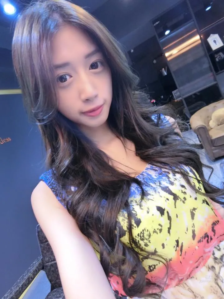 Cai Cai (Lin Yiting) - Super Long Cleavage Line Amazes photo 20