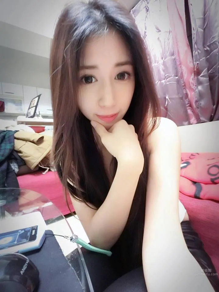 Cai Cai (Lin Yiting) - Super Long Cleavage Line Amazes photo 33