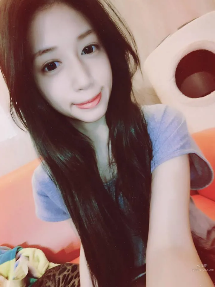 Cai Cai (Lin Yiting) - Super Long Cleavage Line Amazes photo 3