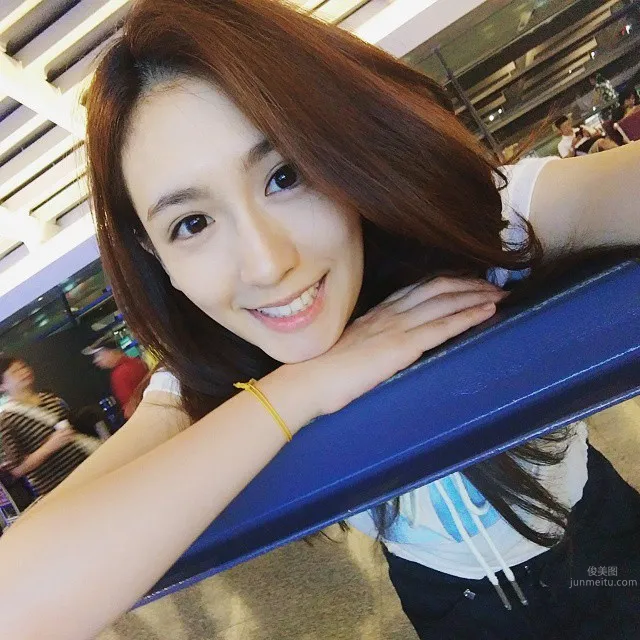 蔡昕言- 擁有明星臉的氣質美女 4