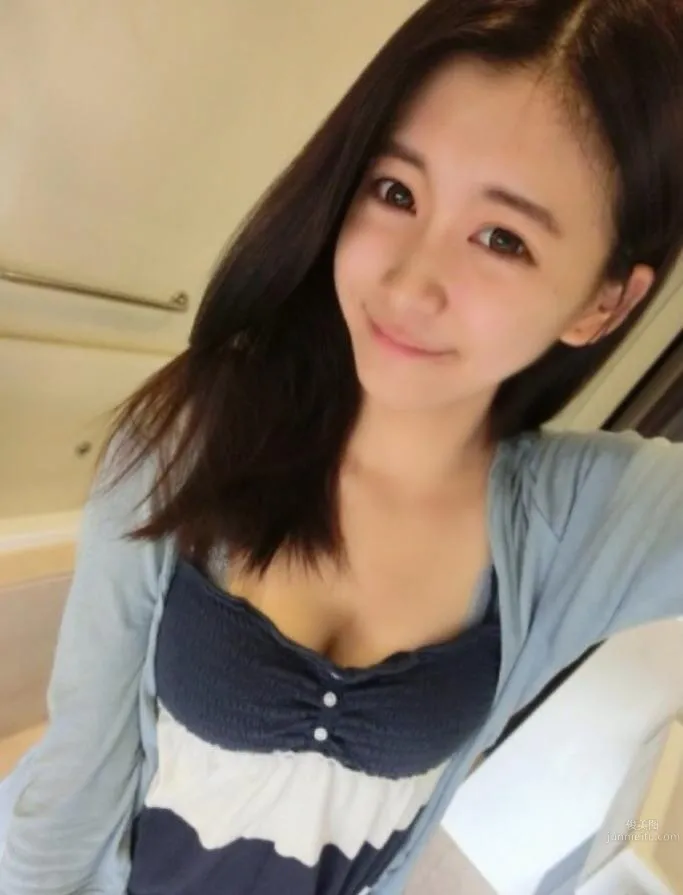 Min Min - Super Cute Big-Eyed McDonald's Long-Legged Store Beauty photo 4