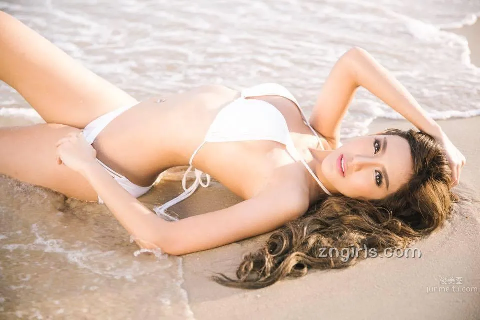 Freya Khunanya - Beach Long Legs Bikini Sister photo 14
