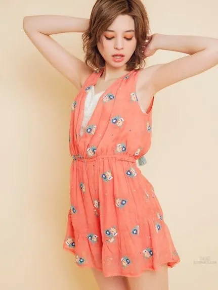 Jasmine Ema - A Mixed-Race Beauty to Watch photo 15