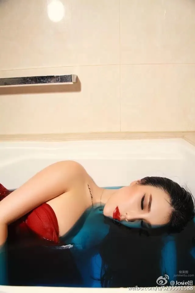 Josie妞- 性感美人微博私房照 24