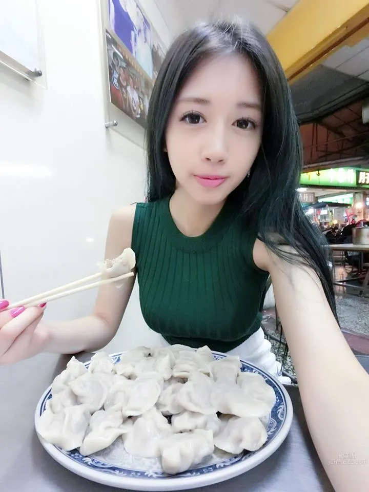 Cai Cai (Lin Yiting) - Super Long Cleavage Line Amazes photo 30