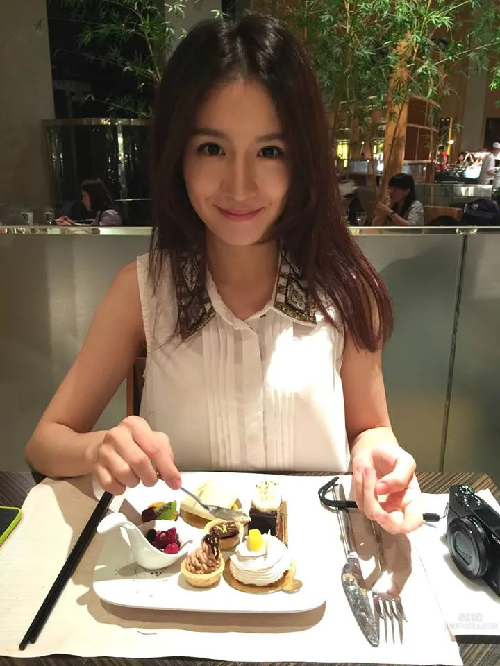 蔡昕言- 擁有明星臉的氣質美女 15