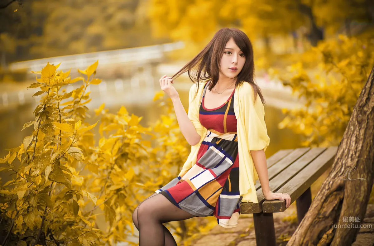 超跑女神大眼正妹张齐郡JULIE踏青外拍_17