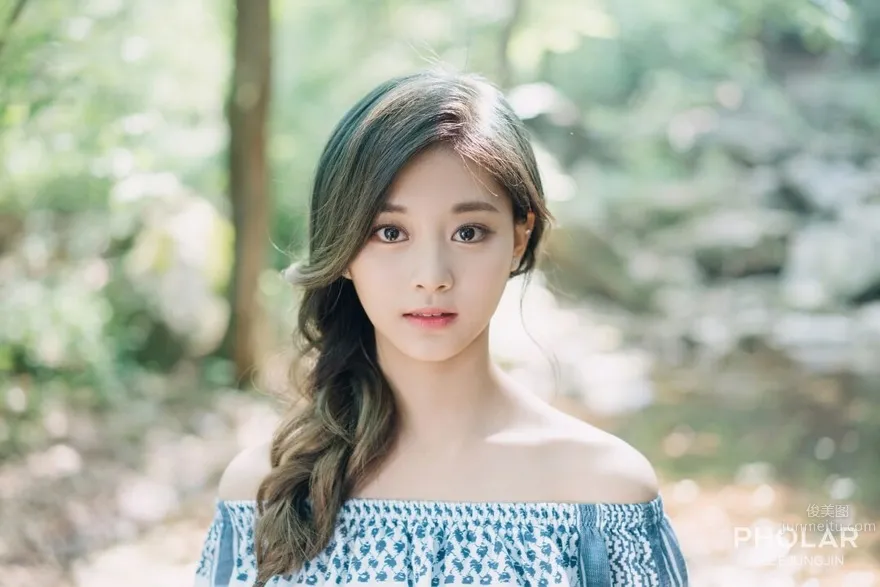 Chou Tzuyu: TWICE photo 5