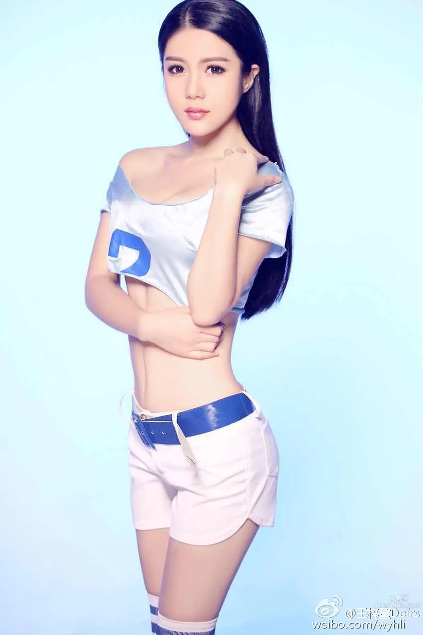 Wang Zitong Doirs - Weibo Sexy and Alluring Photos photo 6