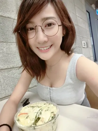 鄭詩璇- 超正實踐畢業季表特月曆美女 6