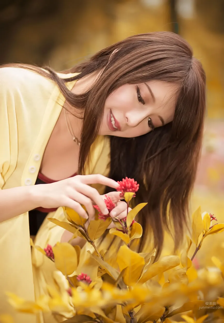 超跑女神大眼正妹张齐郡JULIE踏青外拍_144