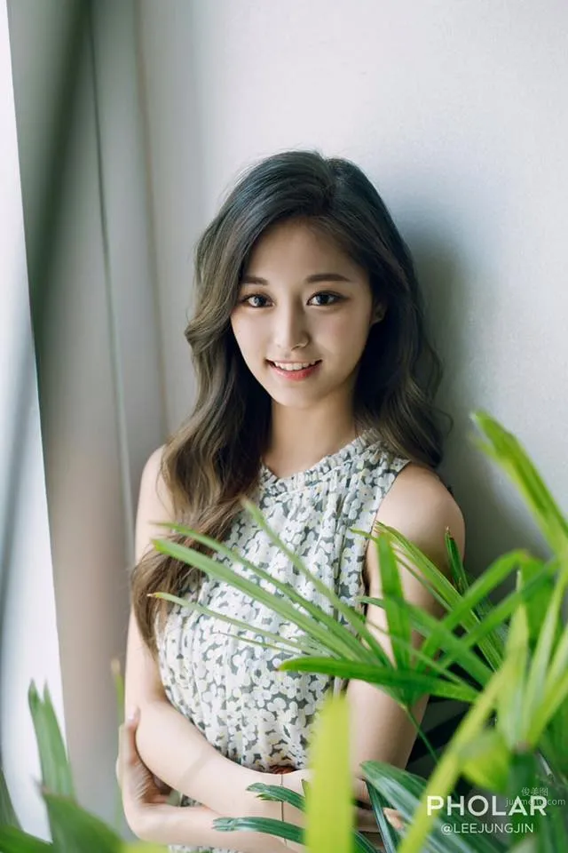 周子瑜- 《TWICE》周子瑜17岁了！青春写真美图赏_0