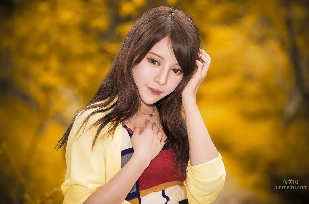 超跑女神大眼正妹张齐郡JULIE踏青外拍_9