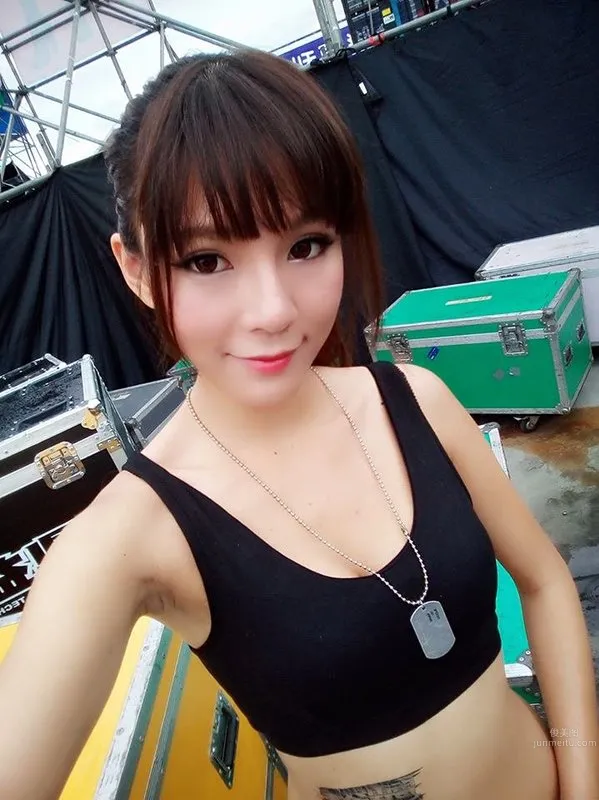 Lin Sijia: Revy photo 16