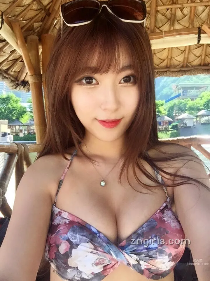 金賽拉(김세라)- 南韓極品美胸美腿車模 1