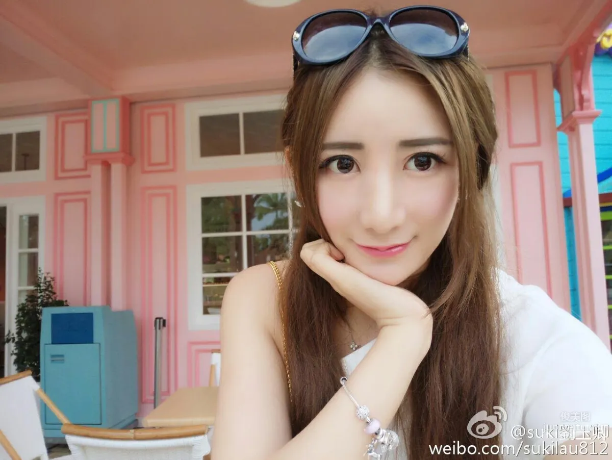 Liu Yuqing - Sweet and Charming Girl with Mesmerizing Eyes photo 1