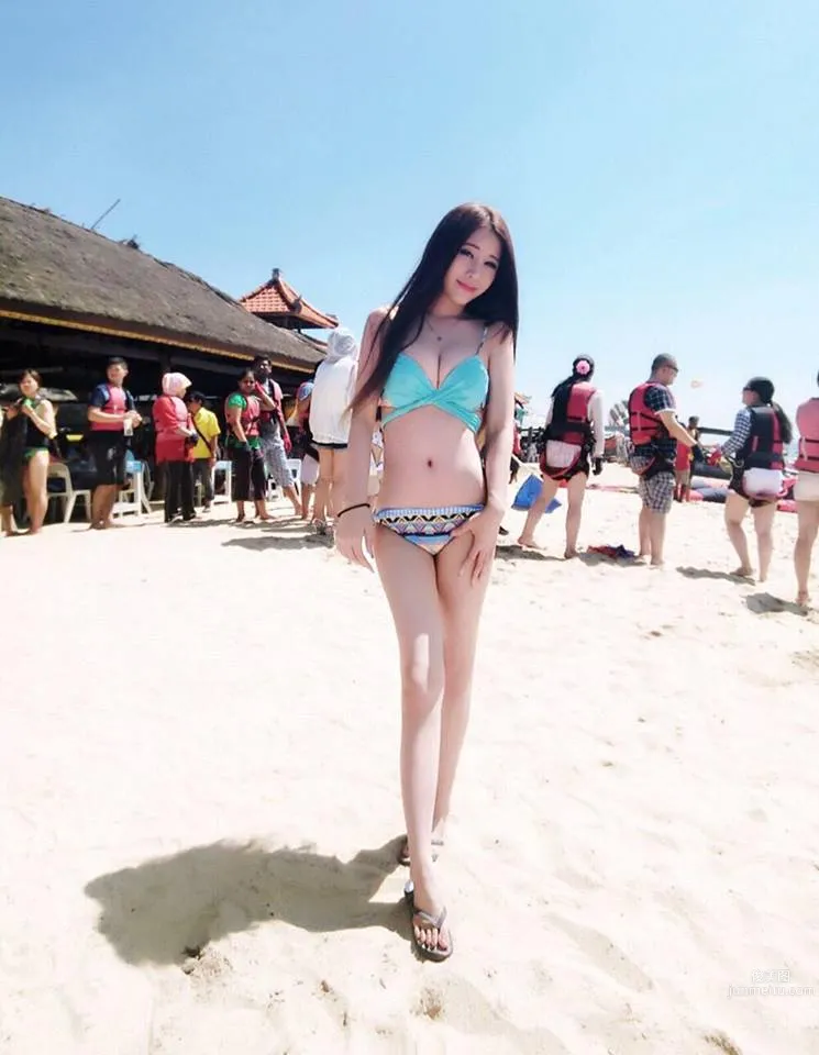 Chih Yu Chen - Striking Electric-Eyed Beauty with a Killer Figure photo 3