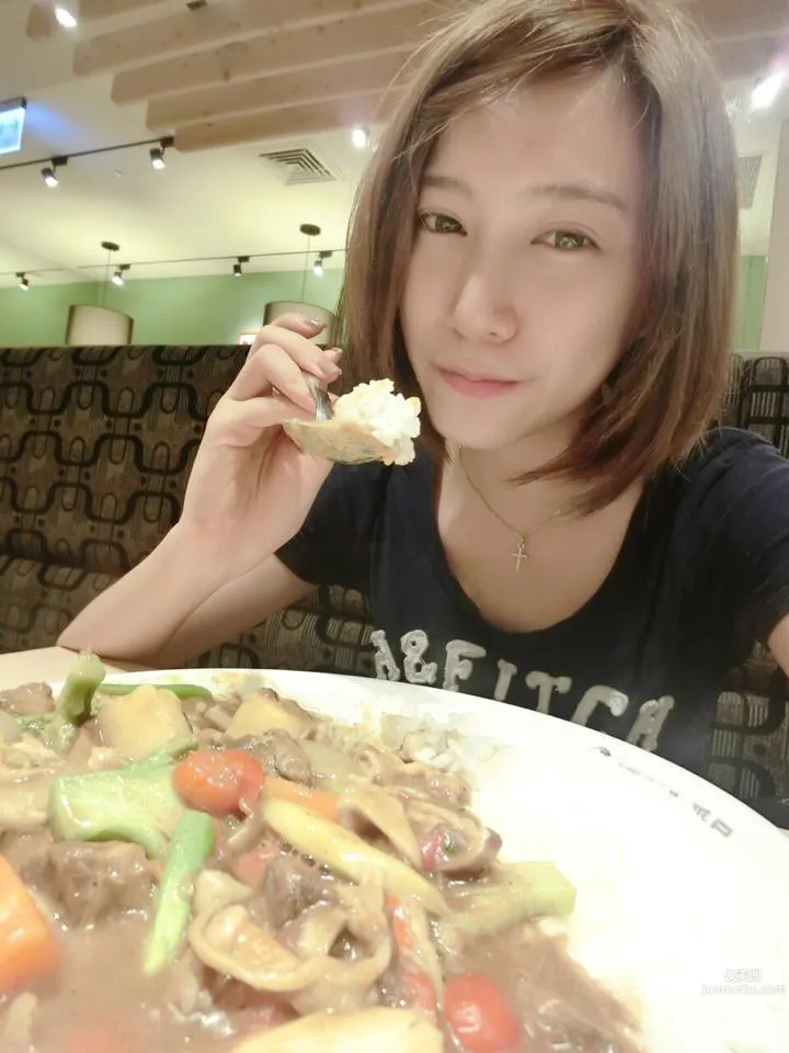 鄭詩璇- 超正實踐畢業季表特月曆美女 25