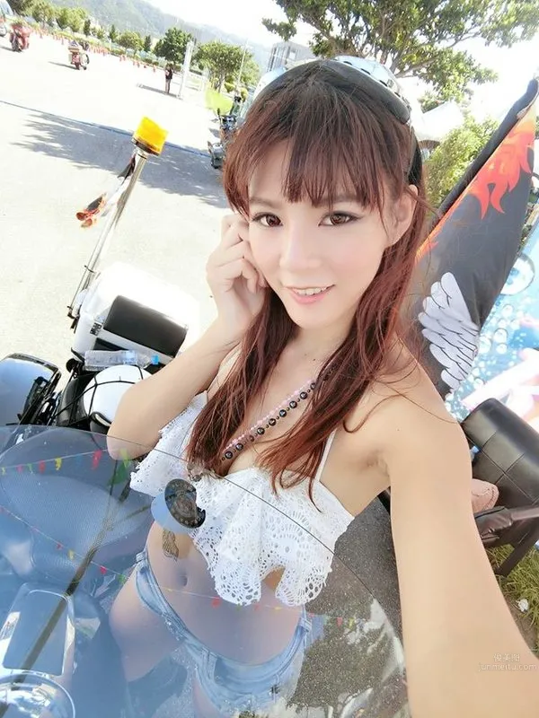 Lin Sijia: Revy photo 2